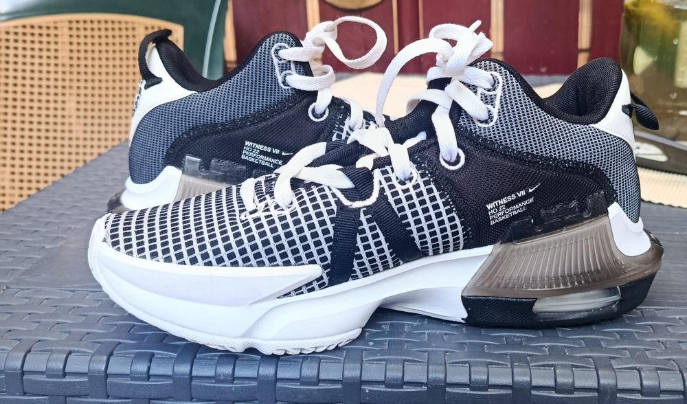 LeBron Witness 7
