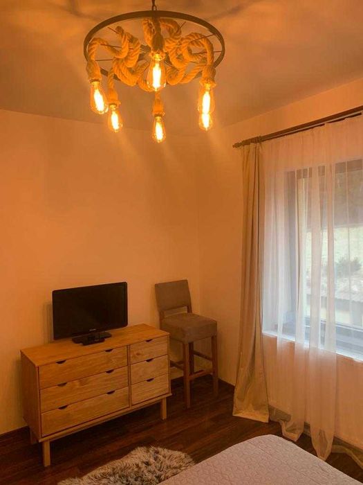 Proprietar, Inchiriez Apartament de vacanta 2 camere Predeal-Brasov, complet mobilat si utilat, curte, parcare si loc depozitare-comune.