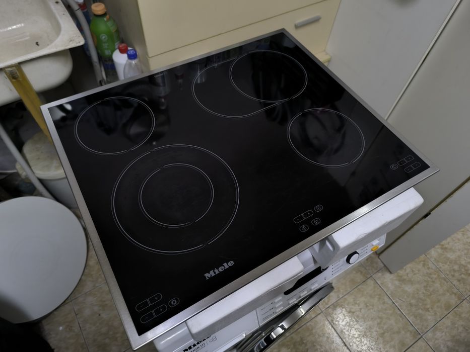 Керамичен плот Miele KM 547 EDST