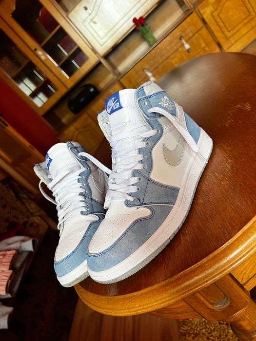 Jordan 1 Hyper Royal