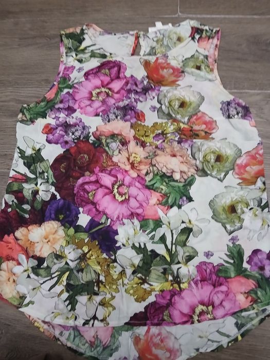 Футболки модные, красивые женские рубашки