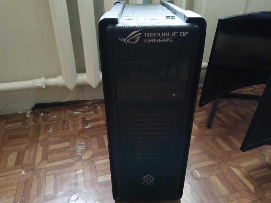 Компьютер (Игровой) с мониторами