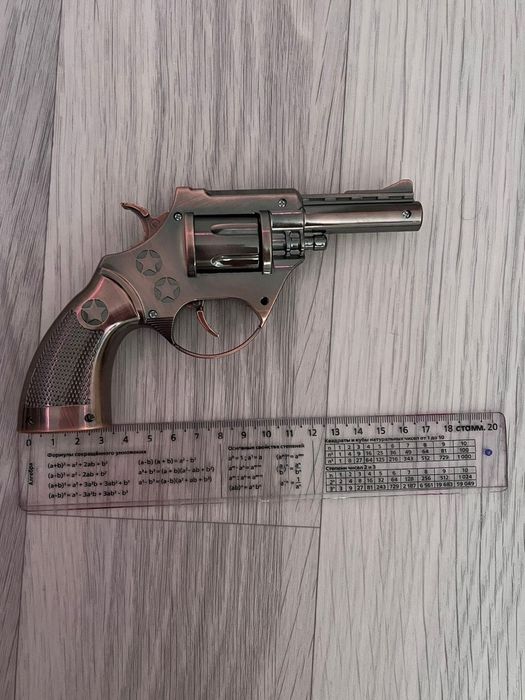 Продам игрушечный револьвер