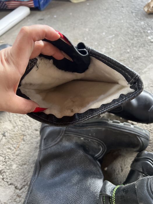 Спец обувь или рабочие ботинки срочно продам