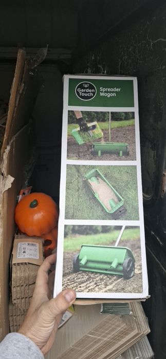 Ръчна градинска сеялка