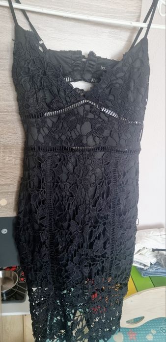 Черна дантелена рокля