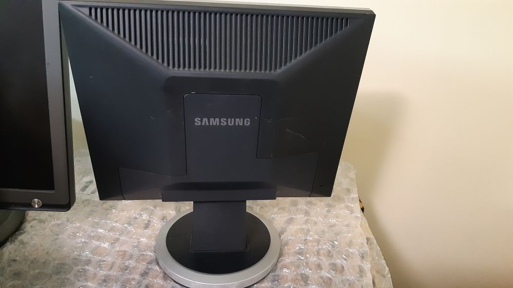 Монитори  3 бр. samsung и acer
