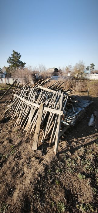 Деревянный забор на дрова