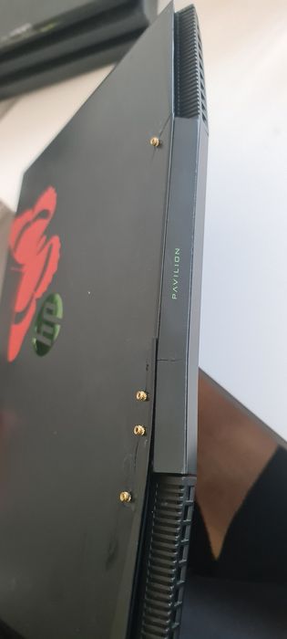 HP Pavilion Gaming 15-cx | i5-8300H | 8GB RAM | GTX 1050Ti 4GB | Defect carcasă spate