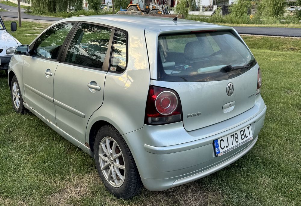 VOLKSWAGEN Polo