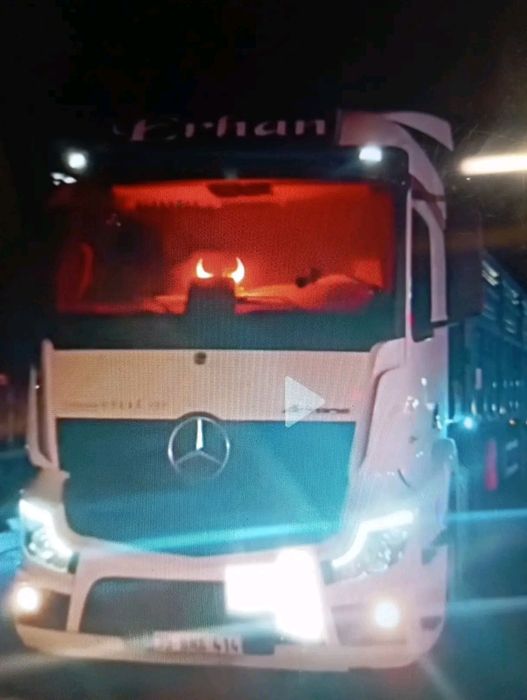 Светещи викингски шлемове с рога за камиони 24в.