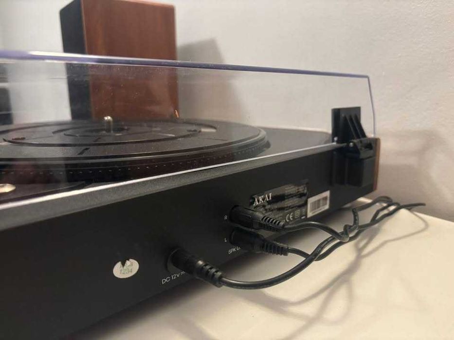 Sistem pick-up cu boxe AKAI ATT 240SP