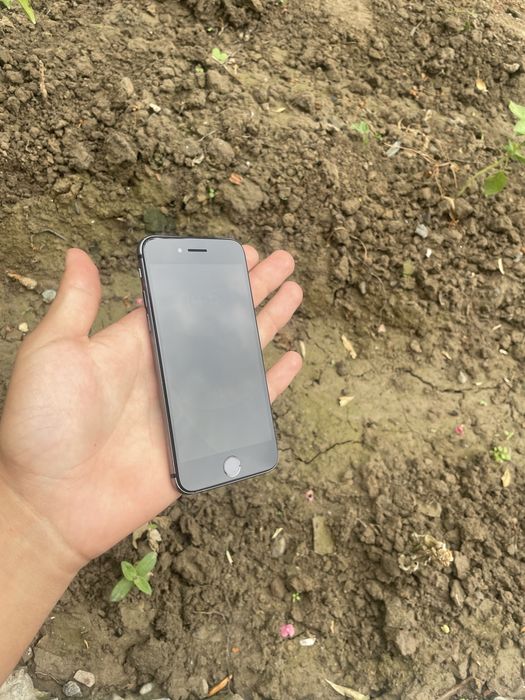 Iphone 8 64gb karopka bor