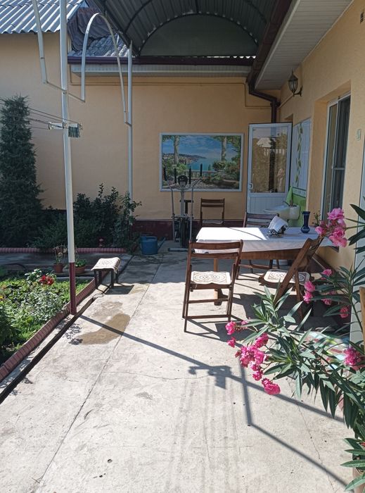 Яшнабадский район 2 дома. Во дворе.3.5. сот.