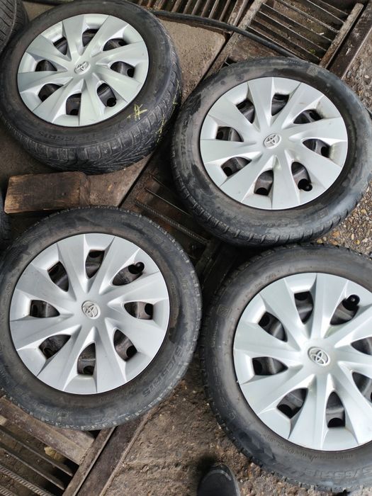 Vând 4 jante tabla cu 4 anvelope iarna pentru Toyota 175.65.15