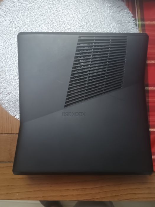 Xbox 360 slim fara încărcător...