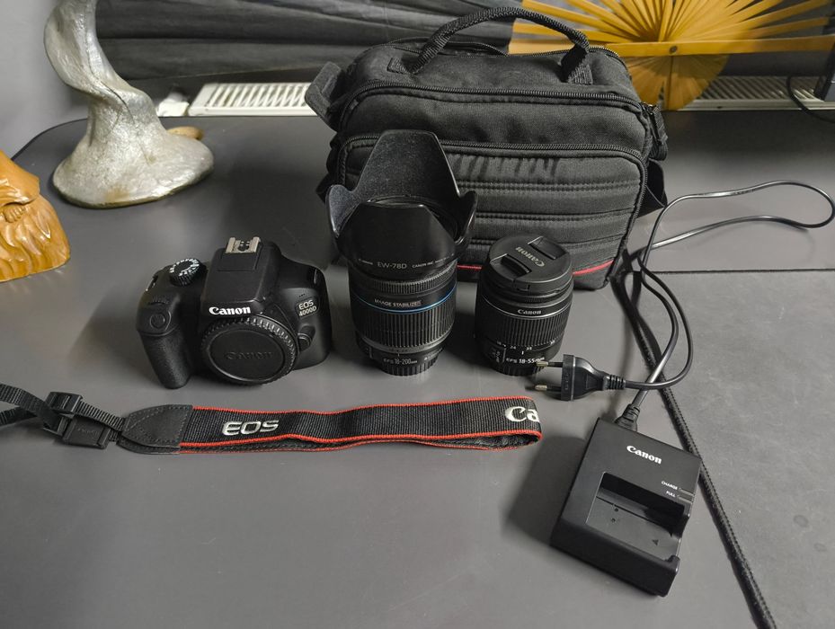 Camera Canon 4000D