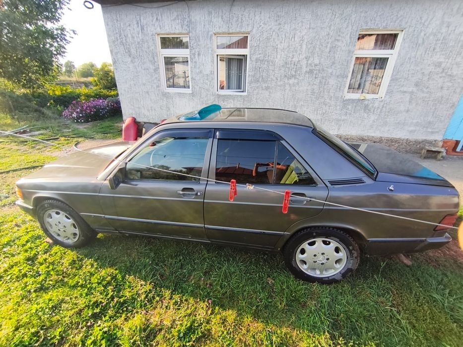Машина: Mercedes-Benz 190