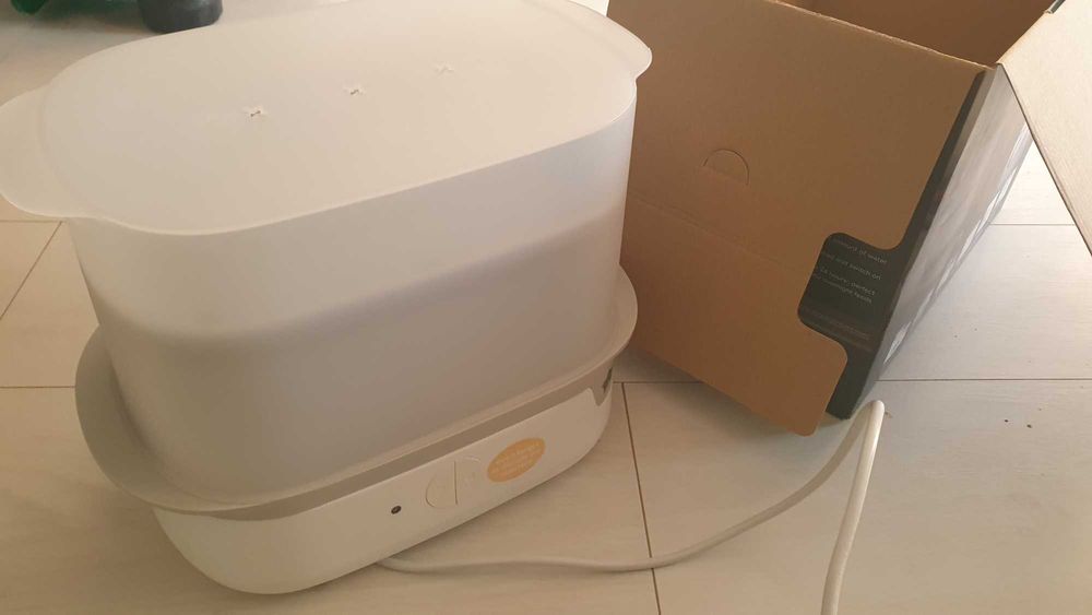 Стерилизатор за 6 шишета Tommee Tippee