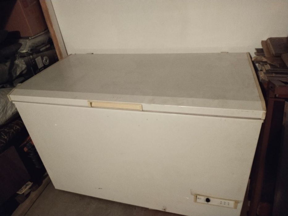 Морозильник продам