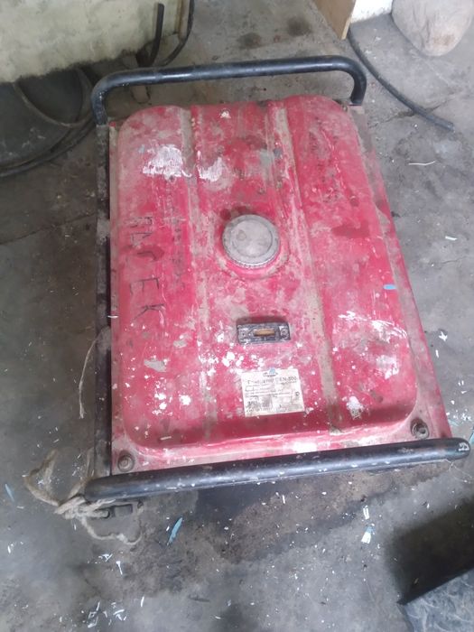 Бензиновый генератор