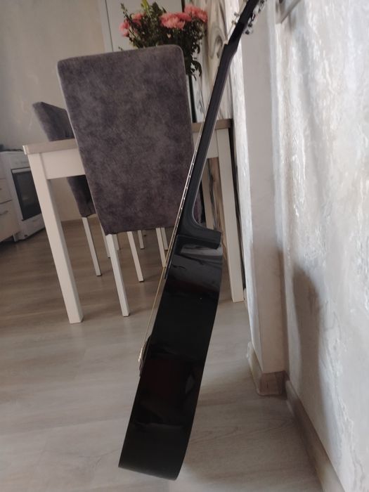 Гитара акустическая