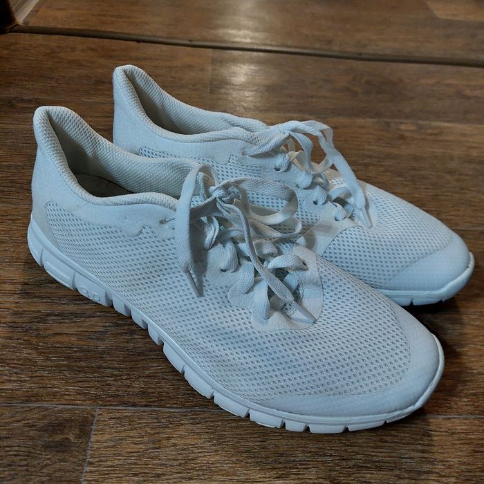 Продам кроссовки