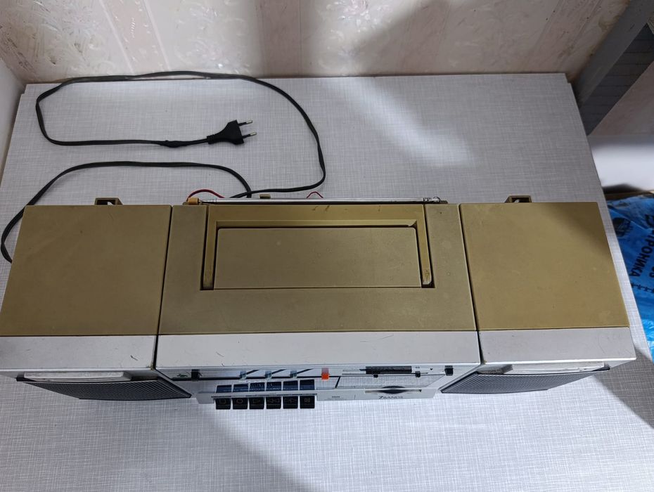 Продам магнитофон Sony