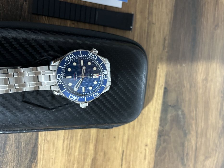 Ceas Watchdives , automatic nou , pret 500 ron .