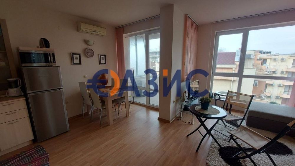 Продава се Двустаен апартамент в к.к. Слънчев бряг - 52 кв.м за 687 €/кв.м - Снимка #1