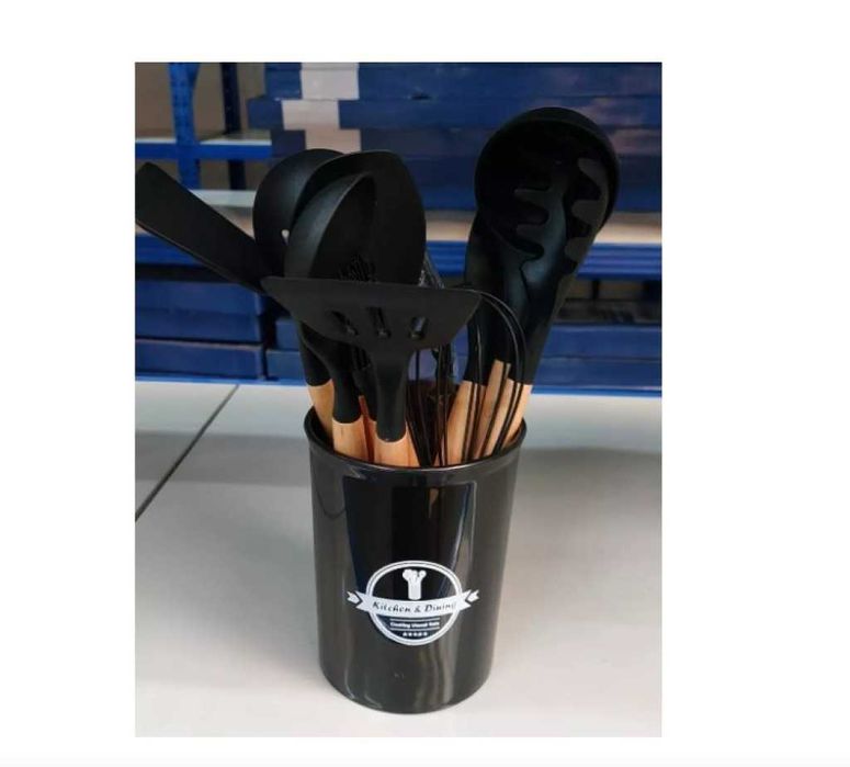 Комплект кухненски прибори – 11 броя в кръгла поставка