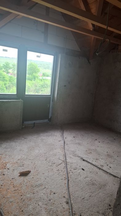 Casa de vanzare la rosu