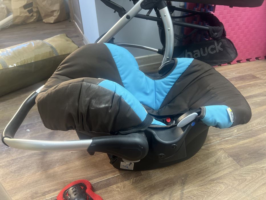 Продам коляску 3в1