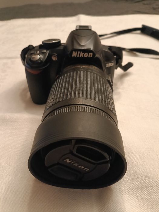 Продавам фотоапарат Nikon D3100