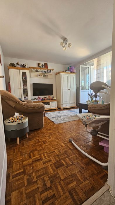 Direct proprietar Apartament 4 camere – aproape de centru,într-o zonă