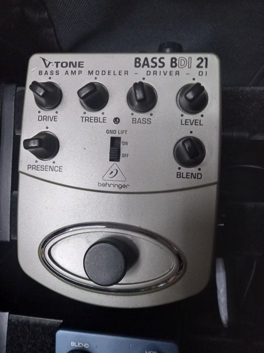 Efecte pentru bass, pedalboard si alimentator general