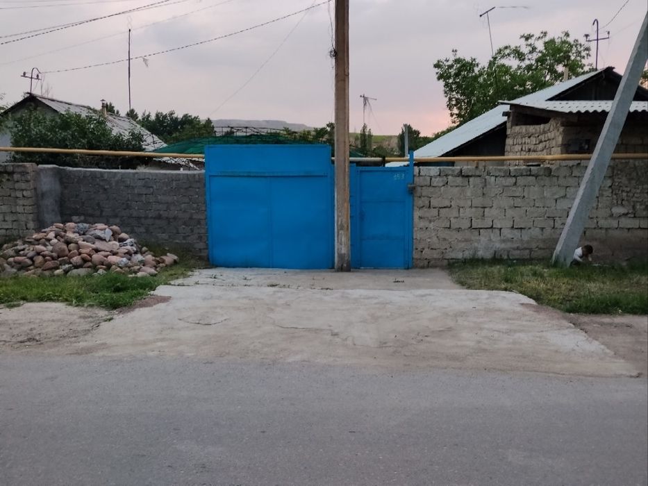 Hovli uy  sotiladi srochna Toshkent viloyati, Olmaliq shahrida
