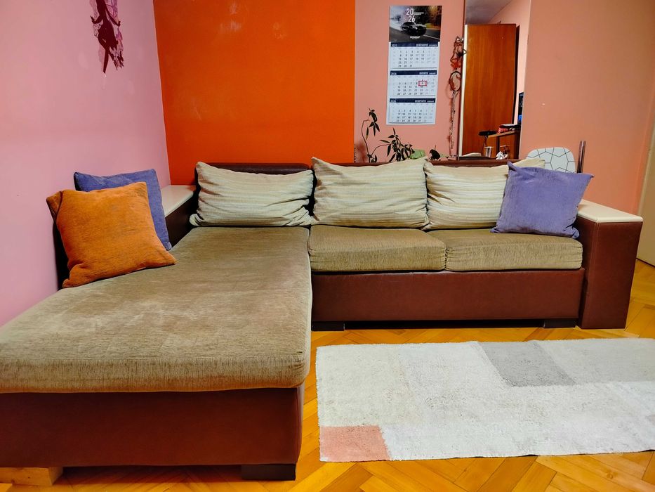 Продавам ъглов диван