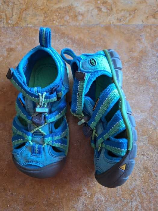 Vând sandale Keen copii 28