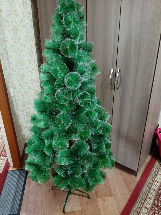 Продам елки 2 шт.