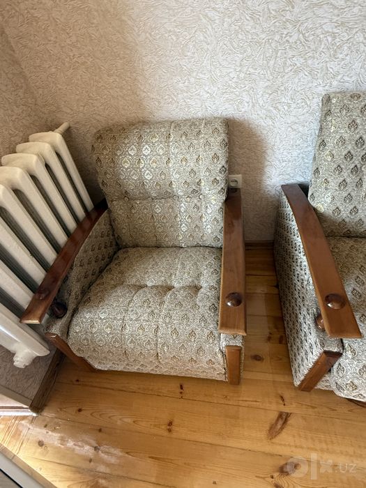 Срочно продаю мебельный гарнитур раскладной диван и кресла