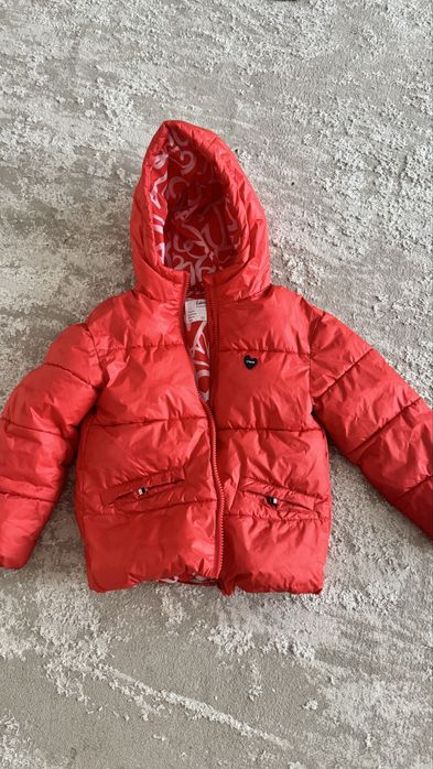 Весенняя куртка красная
