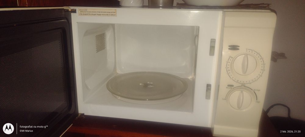 Cuptor cu microunde 700 watt