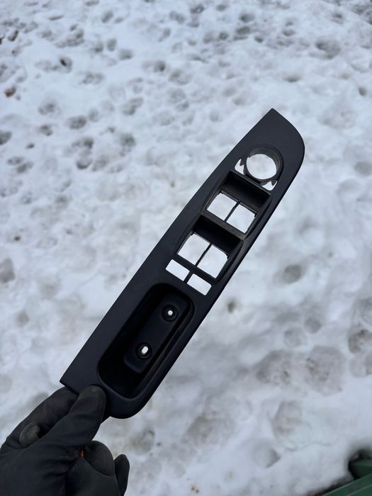 Рамка блока стеклоподьемников лада приора