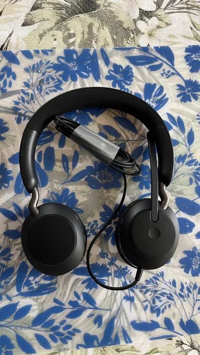 Продавам чисто нови слушалки Jabra Evolve2 40 SE