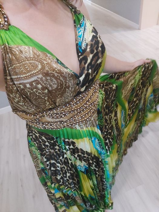 Платье яркое, нарядное