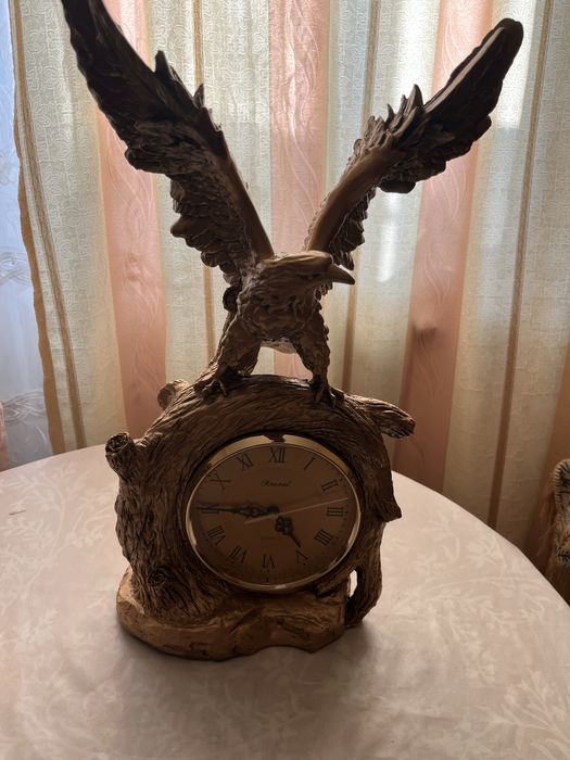 Часы в виде орла