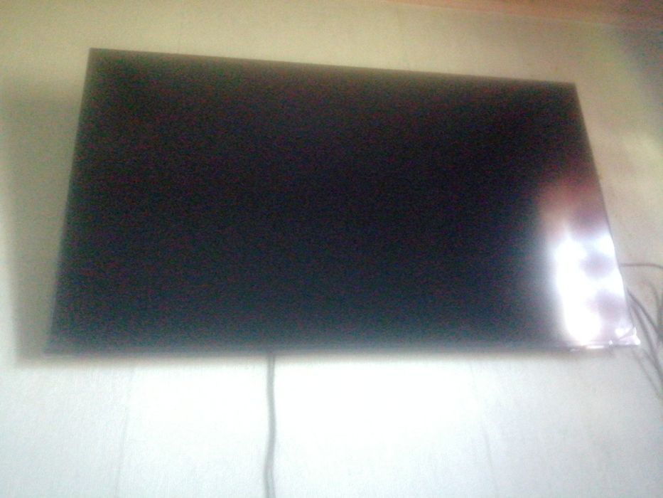 Телевизор почти новый 43au9000