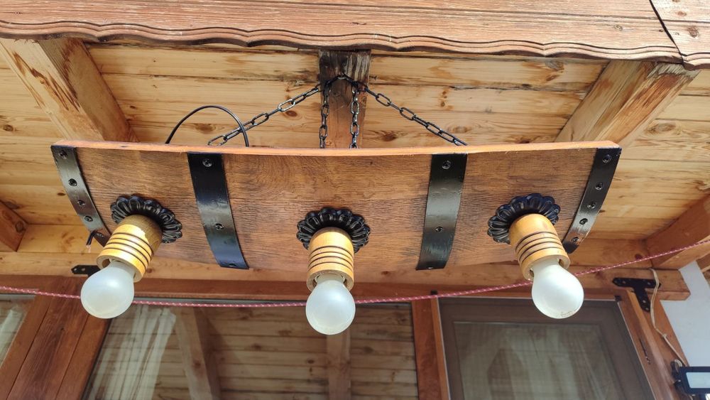 Полилеи, лампи ,осветление от автентични дъбови бъчви с ръчно изработе