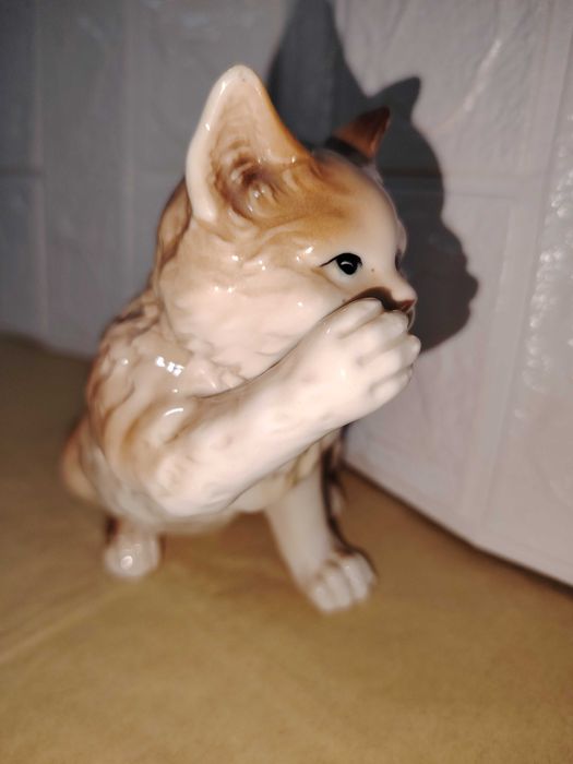 Порцеланова котка